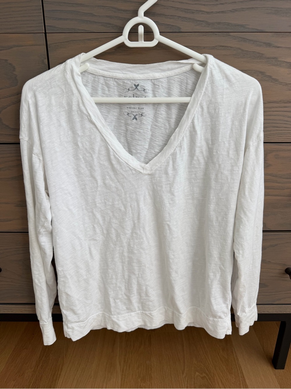 Velvet by Graham & Spencer White V-Neck Long Sleeve Tee